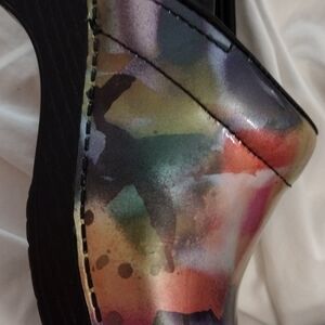 NWOT Size 8 Dansko Abstract Multicolores Clogs